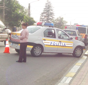 Un şofer băut a accidentat un bărbat care mergea pe mijlocul străzii în Valu lui Traian